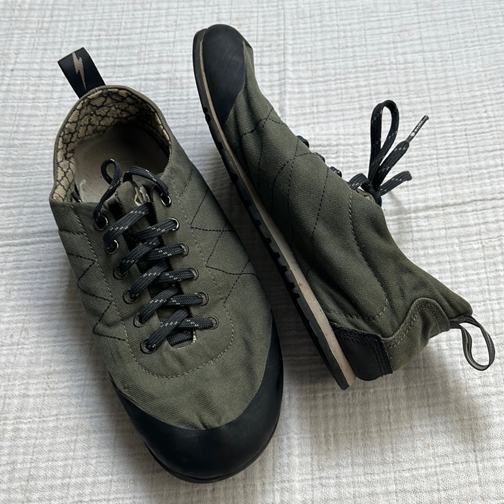EVOLV Climbing Approach Army Green Sneakers Women Size 7 Men Size 6